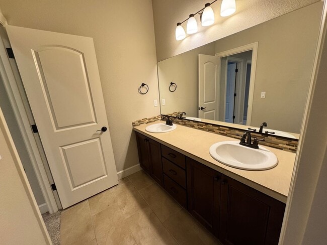 Building Photo - FOR RENT UNFURNISHED: Beautifully maintained 2015 Noyes-built home, 5 bed, 3 bath, 2 car garage w...