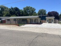Building Photo - 230 S Iowa Ave