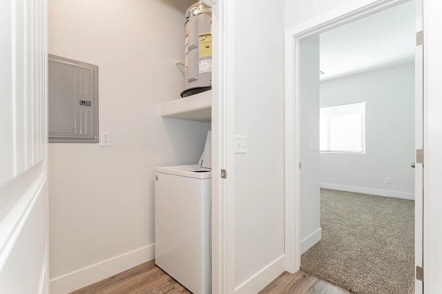 Building Photo - 1641 S Dandelion St