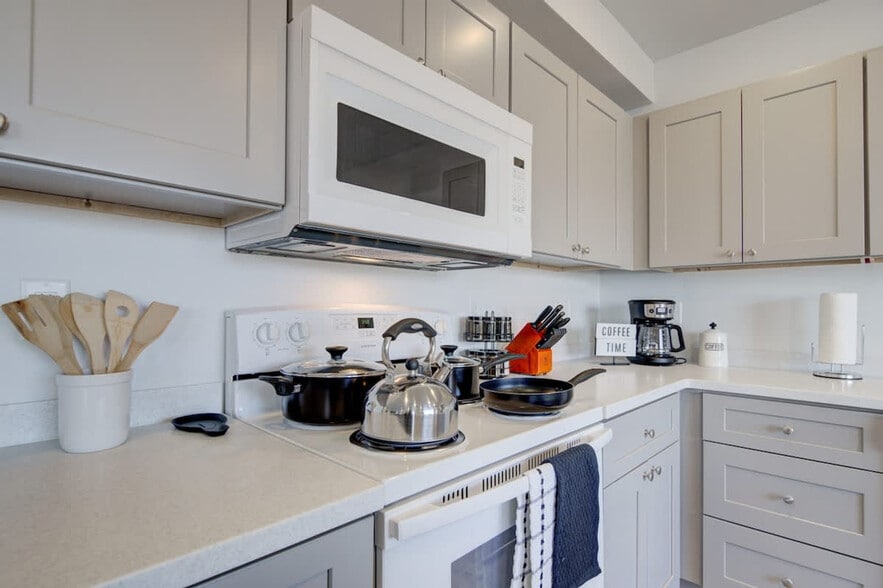 Building Photo - 5242 Fallon St