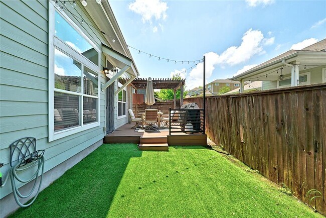 Building Photo - 2306 Capulet St