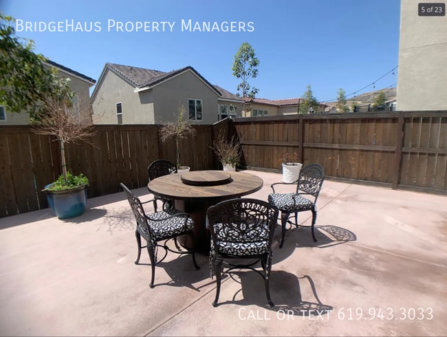 Building Photo - 1005 Cam. Aldea