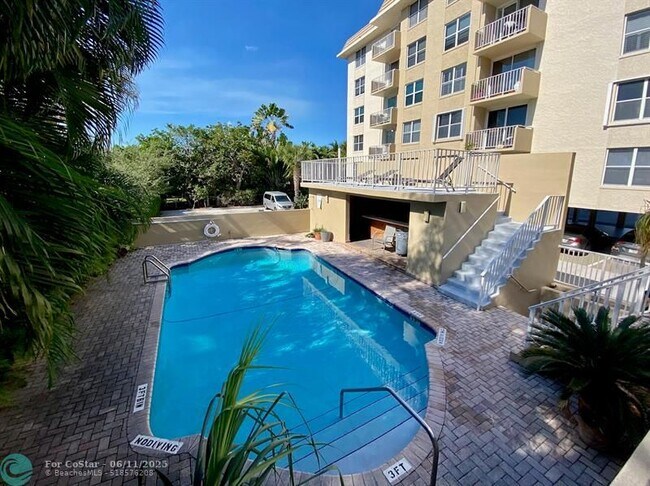 Building Photo - 1050 SE 15th St