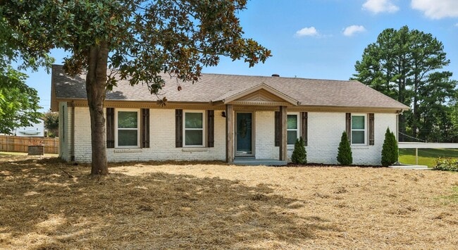 Primary Photo - Spacious 3 bedroom home with finished base...
