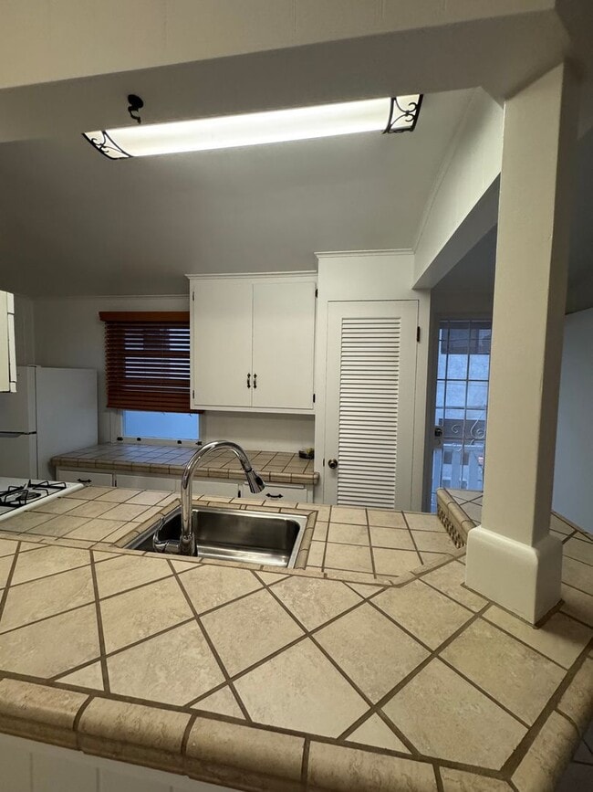 Building Photo - Charming studio apartment in the heart of ...