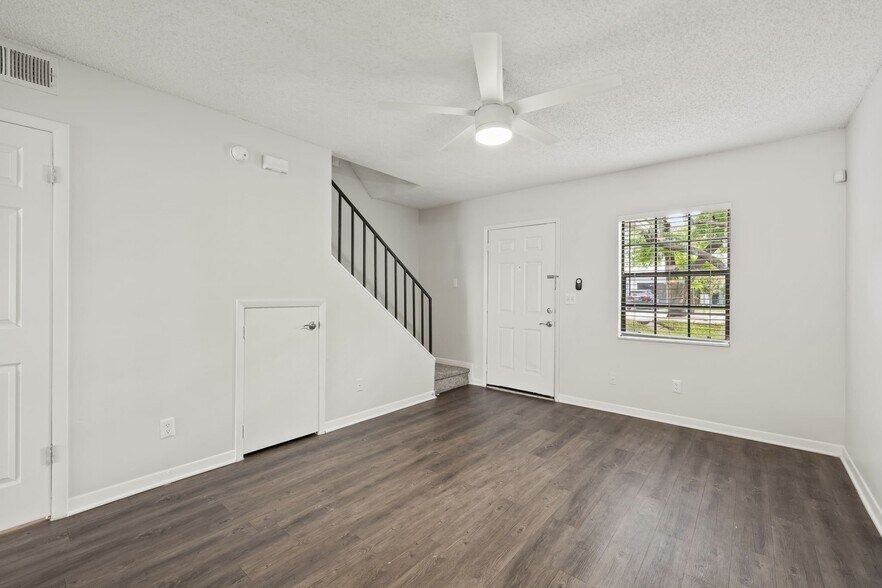 Building Photo - 5045 S Albany Ave