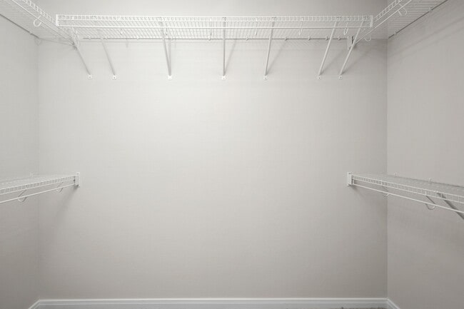 Building Photo - 10360 Sweetwater Creek Dr