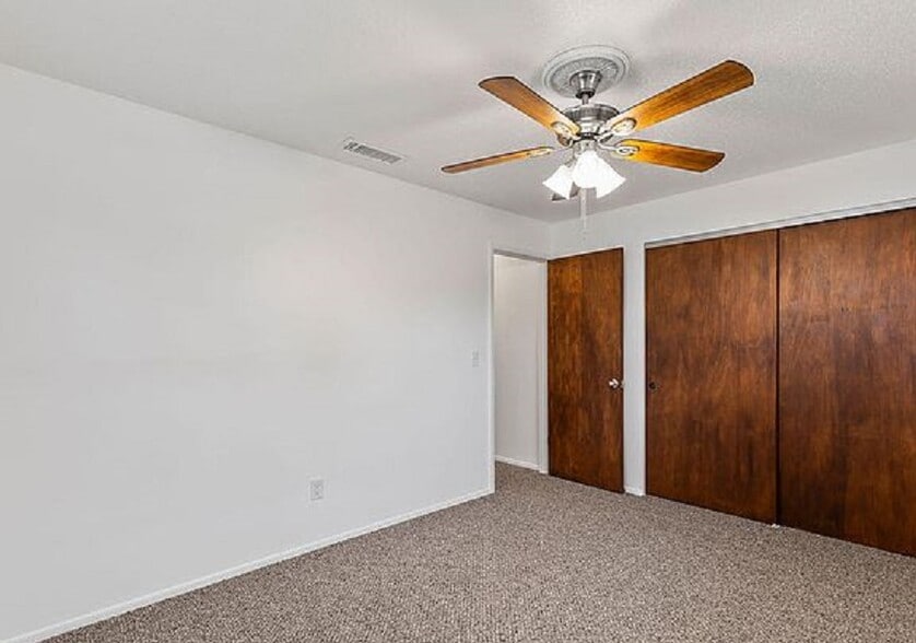 Building Photo - 405 Adele St
