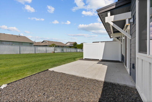 Building Photo - 708 S Crescent Ln