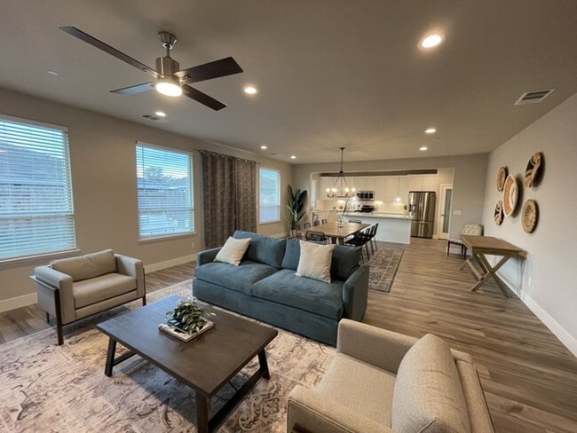 Building Photo - Gorgeous 4 bedroom home in Quaint Town of  Winters CA