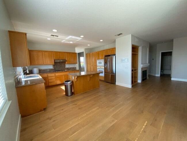 Building Photo - Great 5 Bd/3Bth in the San Marcos Santa Fe...
