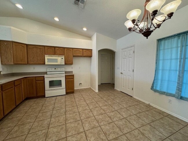 Building Photo - 3 Bedroom 2Ba with Side RV Space & fenced yard