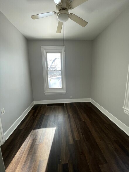 Building Photo - 134 E Maple St