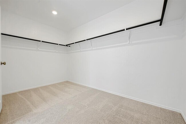 Building Photo - 2244 Devine Lake Bnd