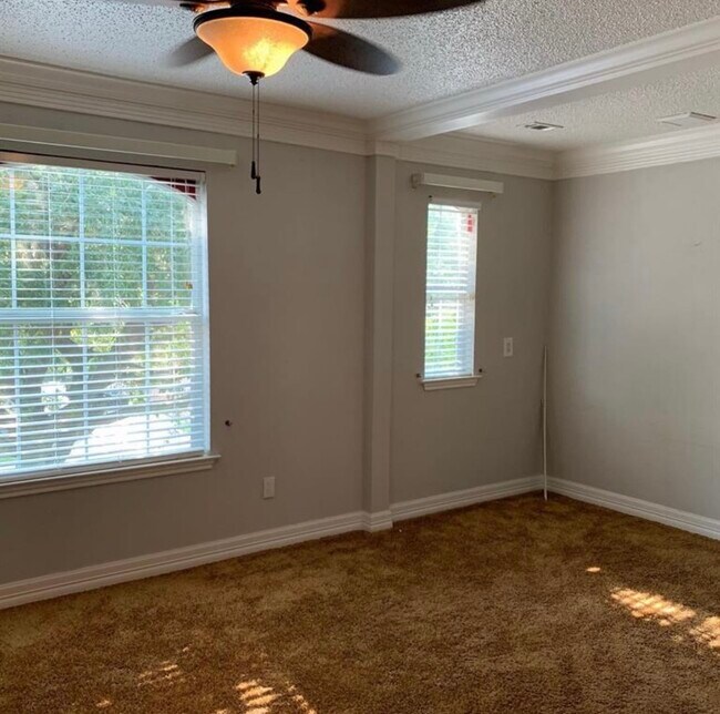 Building Photo - 10918 Vista Norte Ct