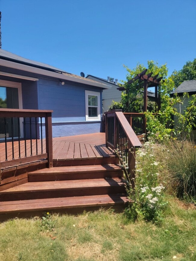 Building Photo - Charming 2-Bed, 2-Bath with Modern Touches...