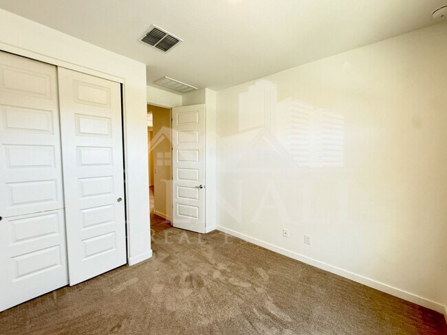 Building Photo - 1636 W Estes Way