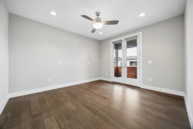 Building Photo - 5006 Pecan Springs Rd