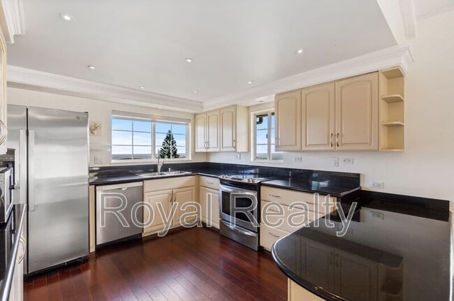 Building Photo - 1005 Kalahu Pl