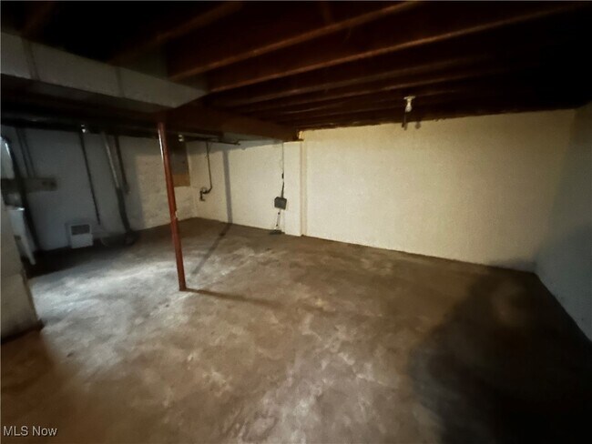 Building Photo - 673 Tallkron Dr