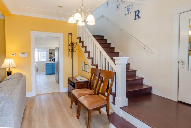 Building Photo - 640 S Columbia St