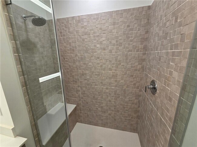 Building Photo - 775 Juniper St NE