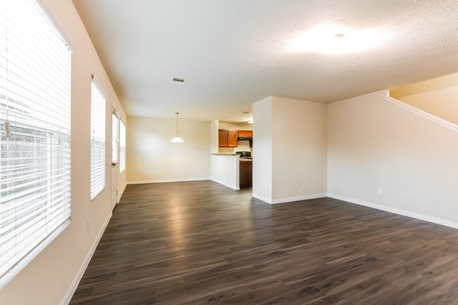 Building Photo - 10931 Myrtle Oak St