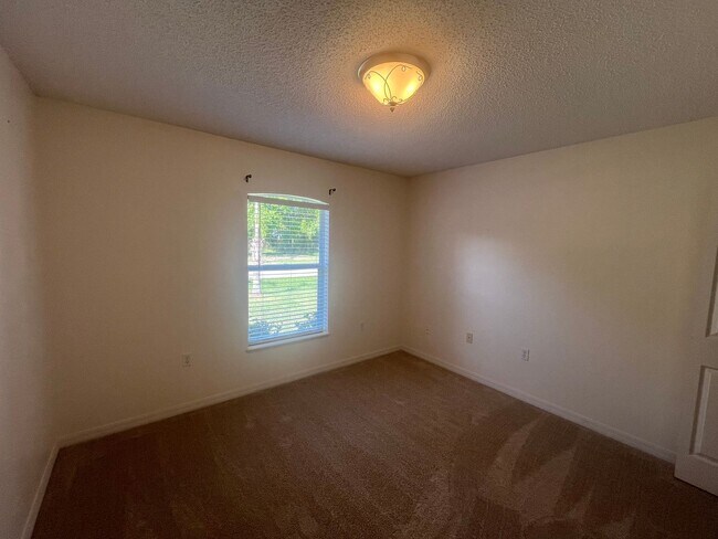 Building Photo - Beautiful Home with Spacious backyard