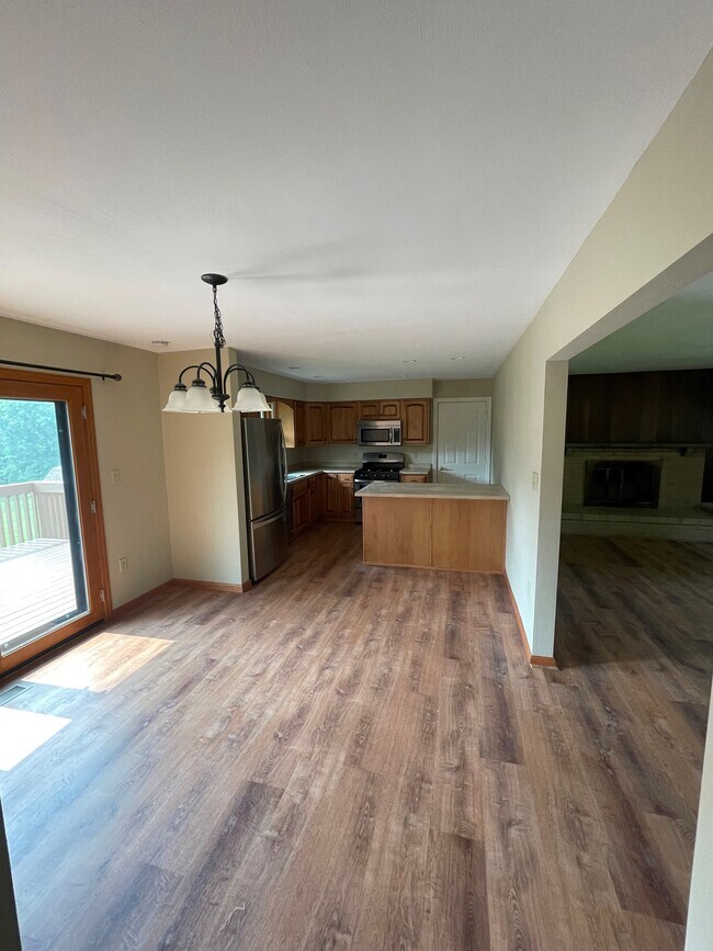 Building Photo - 19 Plainview Dr