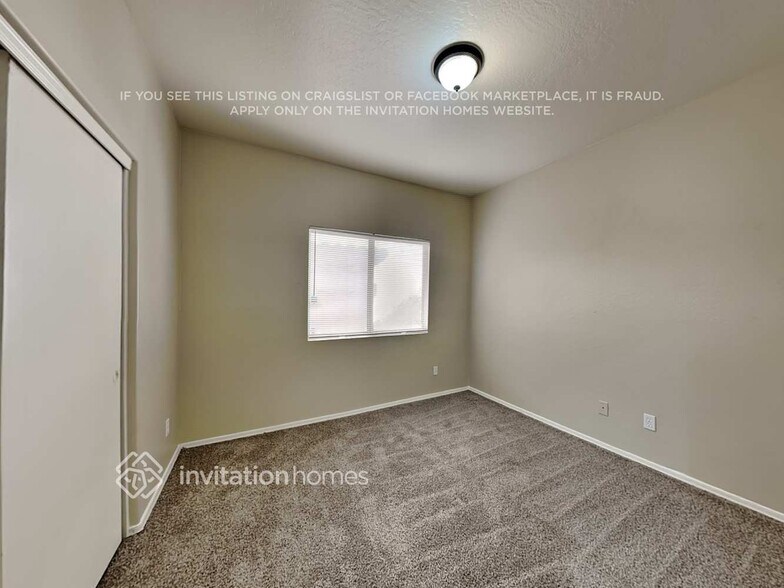 Building Photo - 1902 N 106th Ln