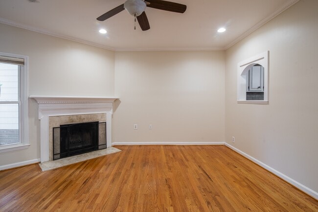 Building Photo - 807 Greenleaf Ave