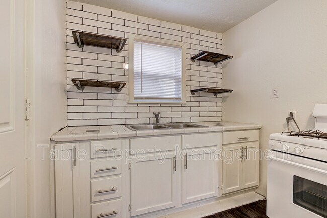 Building Photo - 3200 NW 16th St