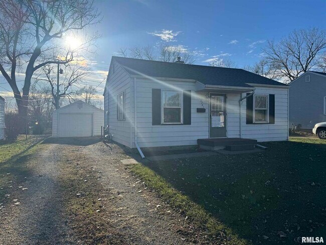 Primary Photo - 3741 Keota Ave