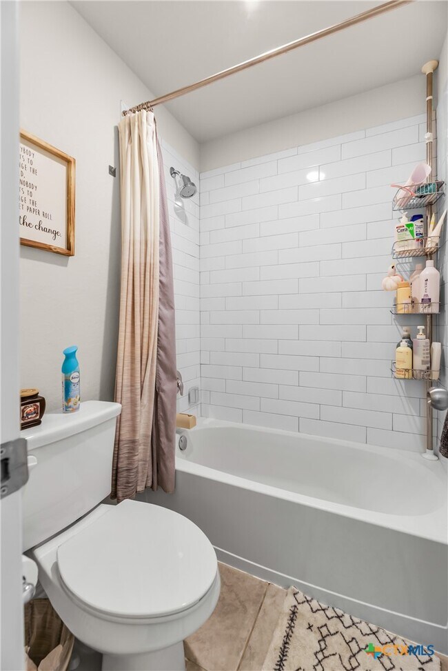 Building Photo - 2043 Cowan Dr