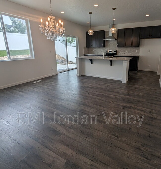 Building Photo - 2123 Wallflower Dr
