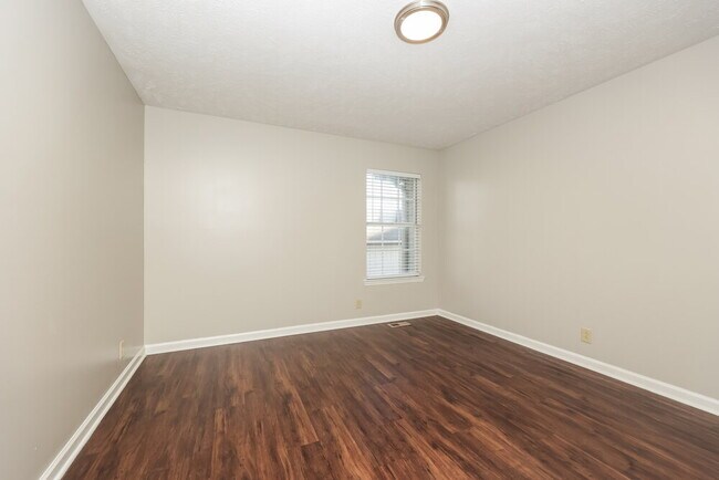 Building Photo - 3925 Calumet Dr