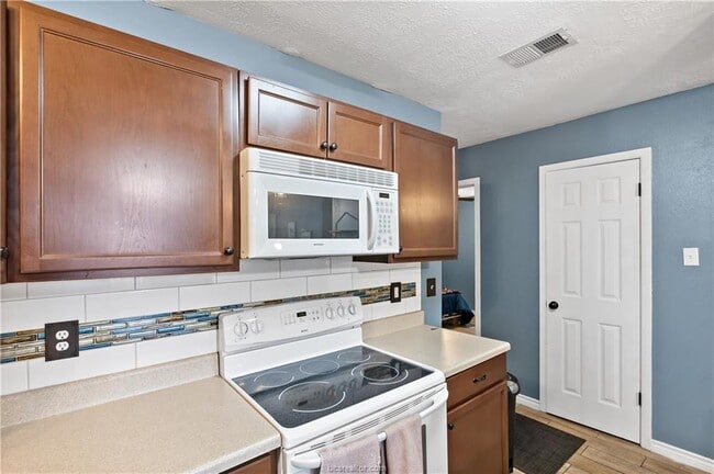 Building Photo - 2810 Forest Bend Dr