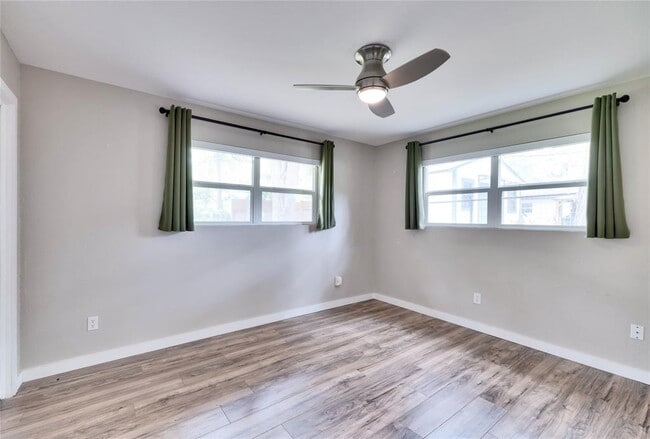Building Photo - 11405 Oakwood Dr