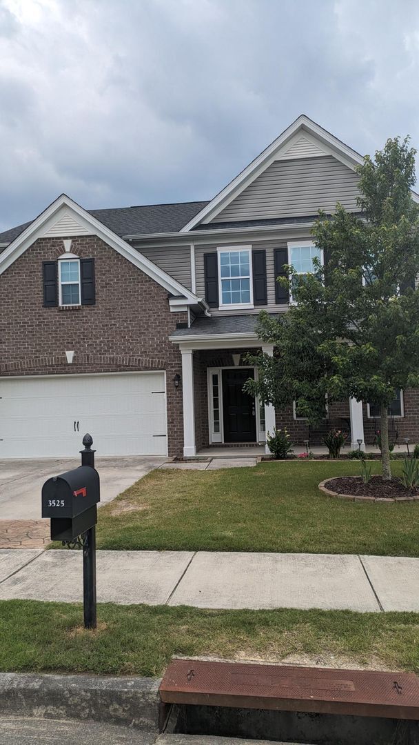 Primary Photo - Welcome Home!!! Beautiful 3b 2.5b in Masse...