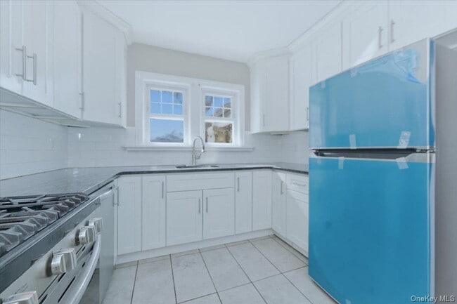 Building Photo - 801 Main St