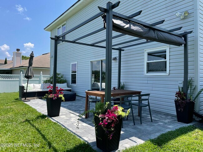 Building Photo - 1674 Hawkins Cove Dr E