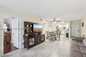 Building Photo - 301 Olivewood Pl