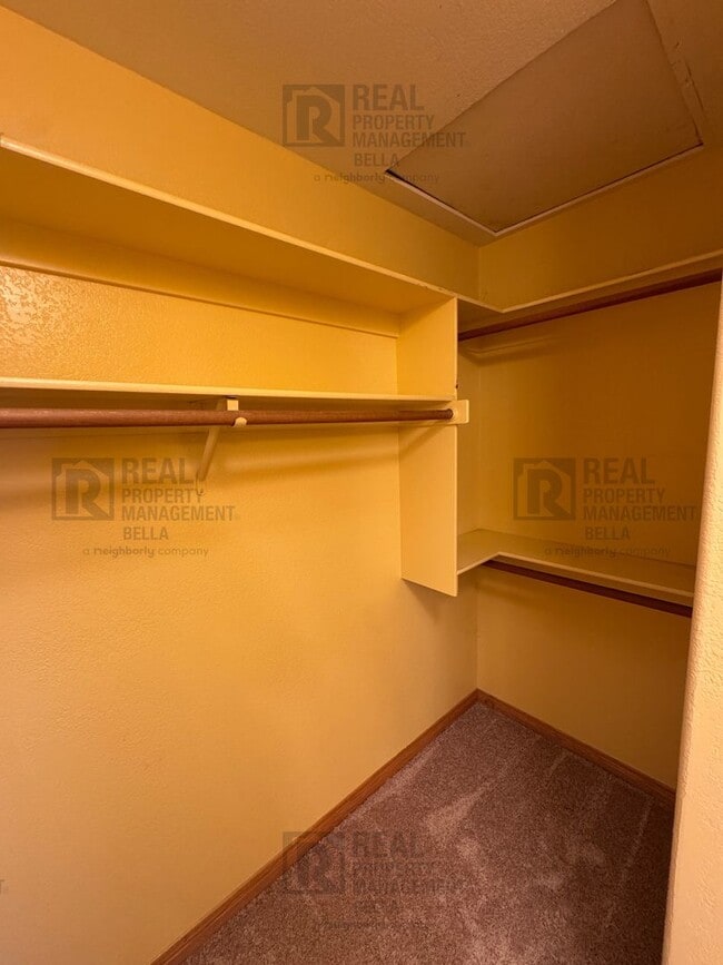 Building Photo - Waterfront Living in Canyon Lake!