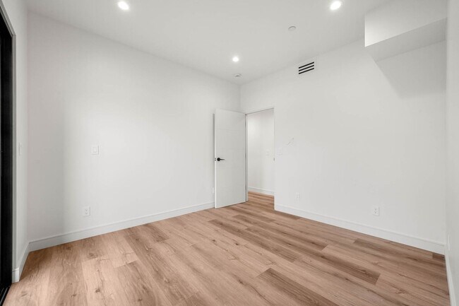 Building Photo - 1920 S Sherbourne Dr