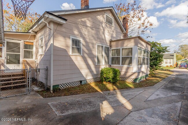 Building Photo - 1072 Brown St