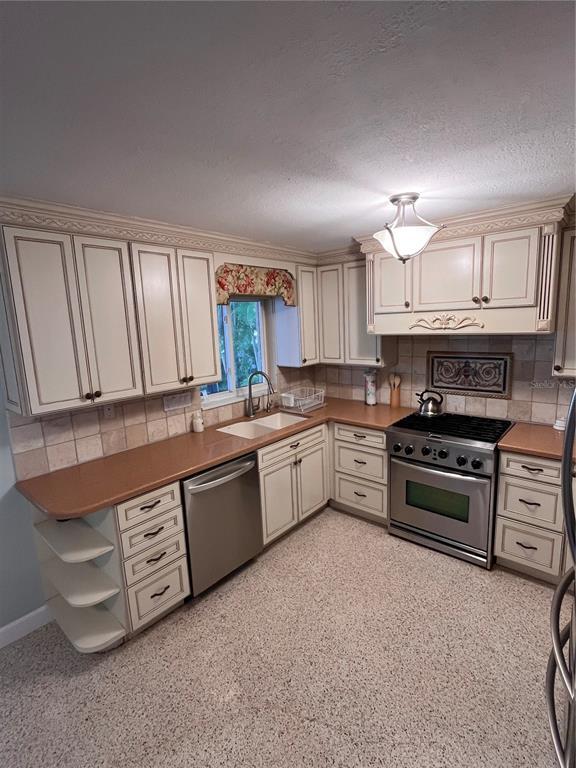 Building Photo - 378 Westwinds Dr