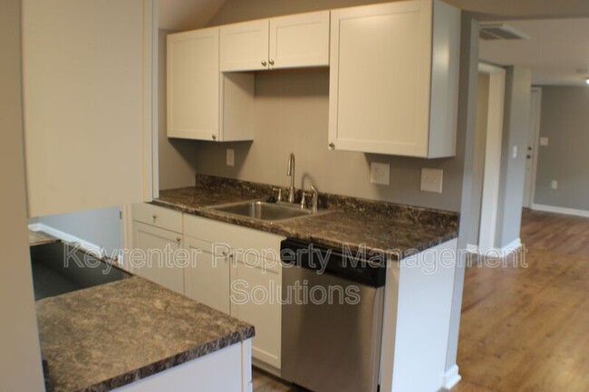 Building Photo - 104 Mulberry St