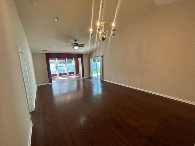 Building Photo - 765 Old Castle Loop