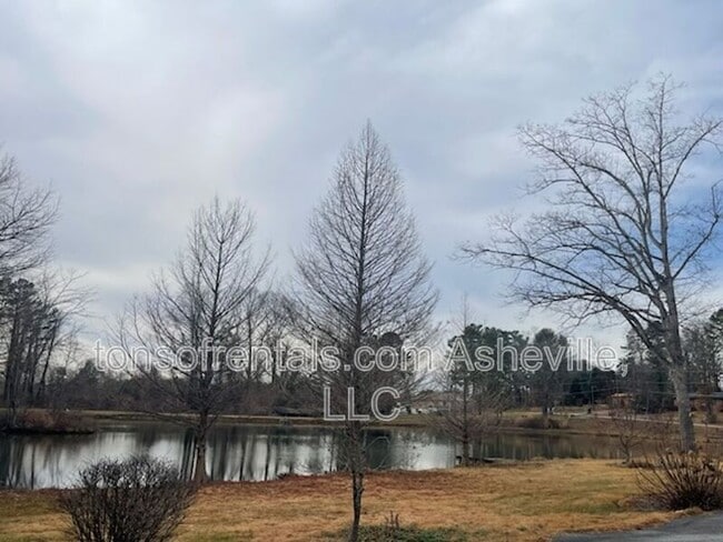 Building Photo - 321 Lake Cir Dr