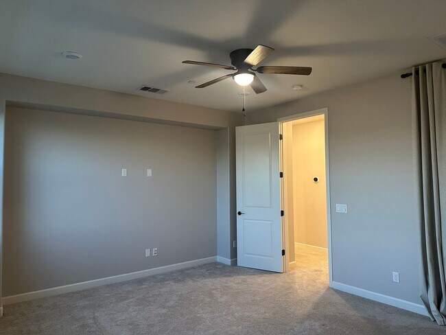 Building Photo - 1812 Mint Ter